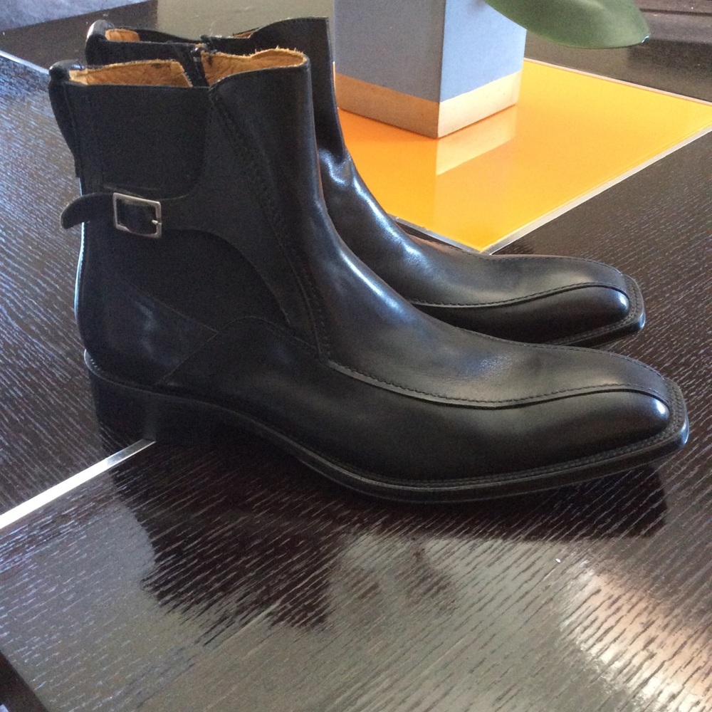 Black Chelsea all leather boot with side buckle